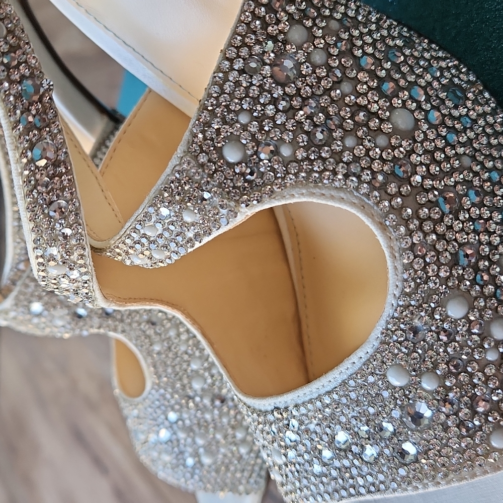 Beautiful white heels - Picture 8 of 12